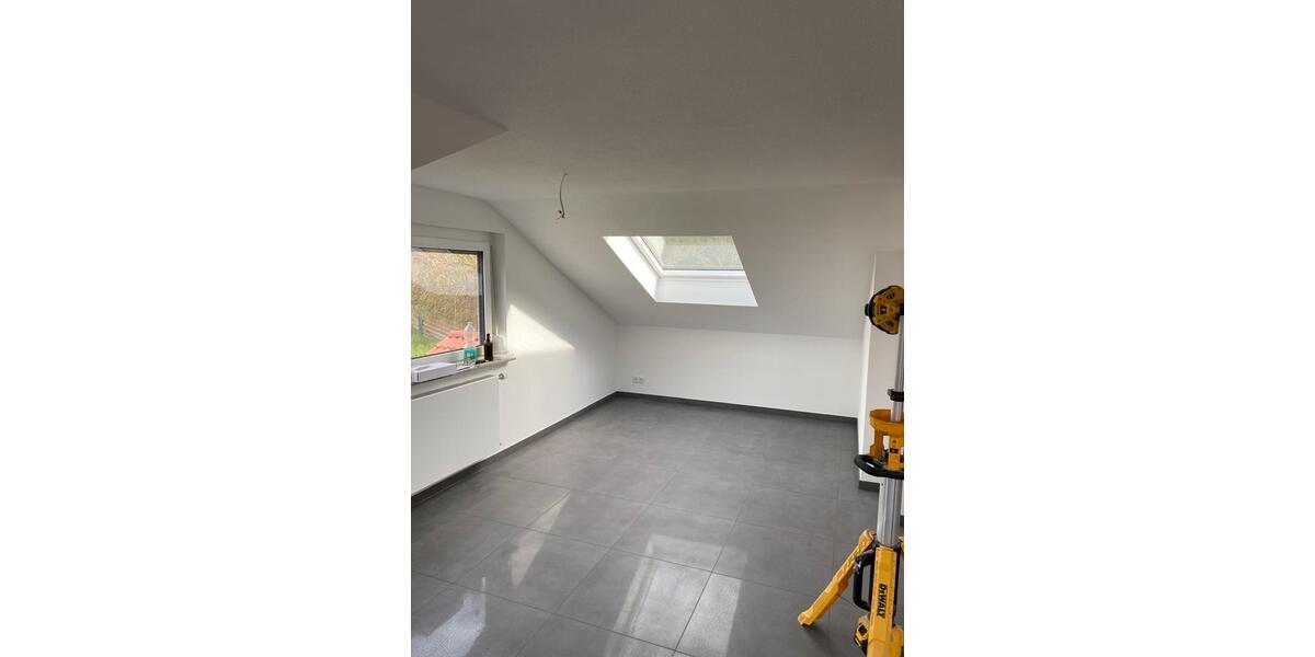 Dachgeschoßwohnung Schwäbisch Gmünd Bargau - 2.5 Zimmer, 90 m&sup2;, 1.200&euro; | Angebot:26038446