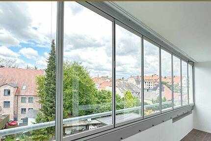 Frisch saniertes Wohnjuwel mit Loggia: Zentrale 2-Zimmer-Wohnung zur Miete im Klötzlmüllerviertel