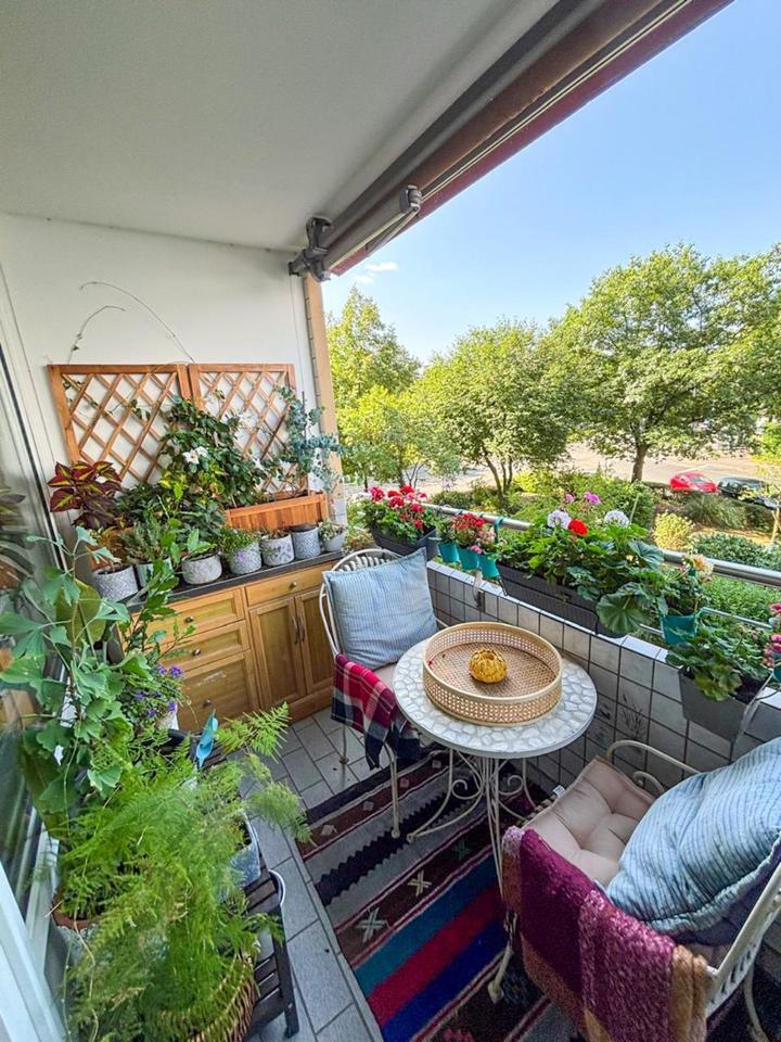 Stilvoll sanierte 3-Zimmer-Wohnung mit Balkon und Einbauküche zimmer