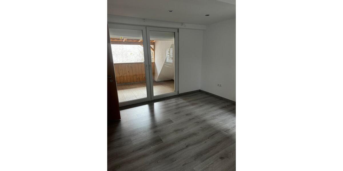 Dachgeschoßwohnung Seckach - 2 Zimmer, 70 m&sup2;, 500&euro; | Angebot:24751540
