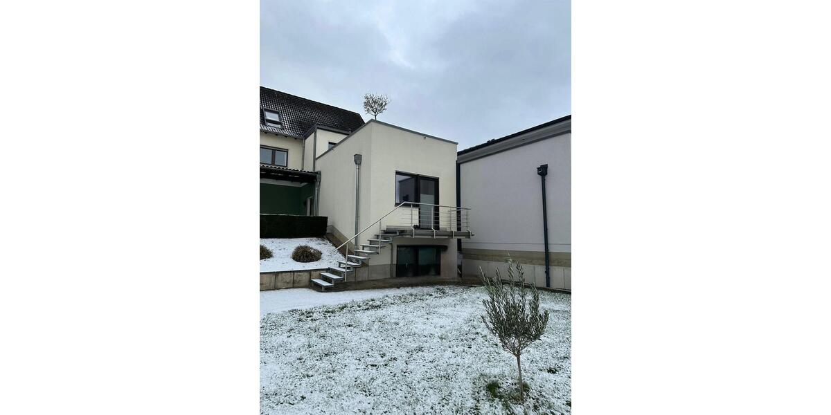 1-Zimmer-Maisonette mit Balkon & Stellplatz – Bornheim-Waldorf 1 zimmer