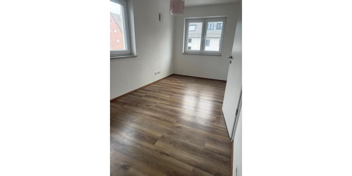 Etagenwohnung Schrobenhausen - 4 Zimmer, 101 m&sup2;, 1.400&euro; | Angebot:24754037