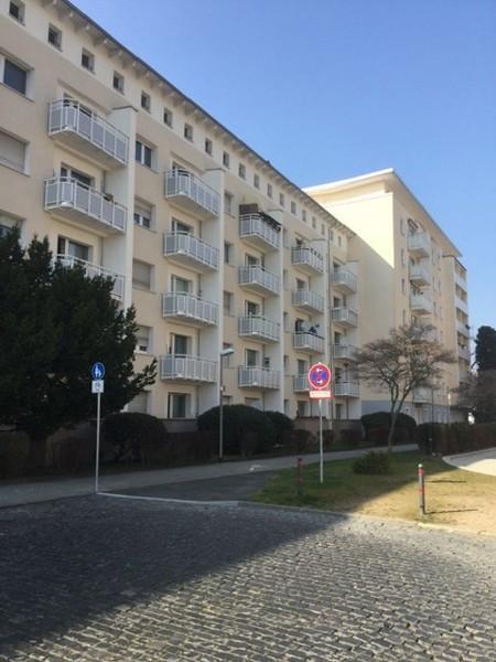 Sanierte und renovierte 2-Zimmer-Wohnung mit Balkon und Tageslichtbad