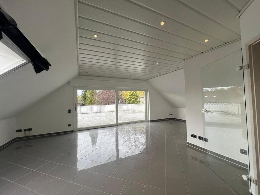 Helle 90 m² Dachgeschosswohnung mit großer Terrasse in Ascheberg zimmer