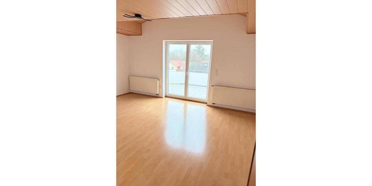 Dachgeschoßwohnung Kassel Niederzwehren - 6 Zimmer, 140 m&sup2;, 1.500&euro; | Angebot:24306839