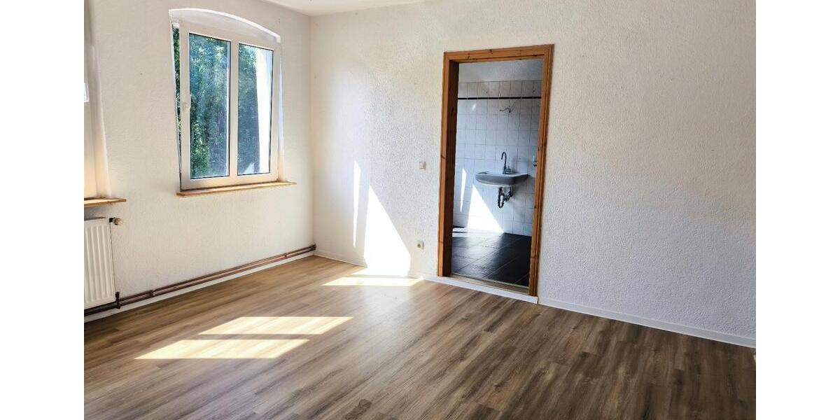 Dachgeschoßwohnung Burg - 3 Zimmer, 73 m&sup2;, 439&euro; | Angebot:25990023