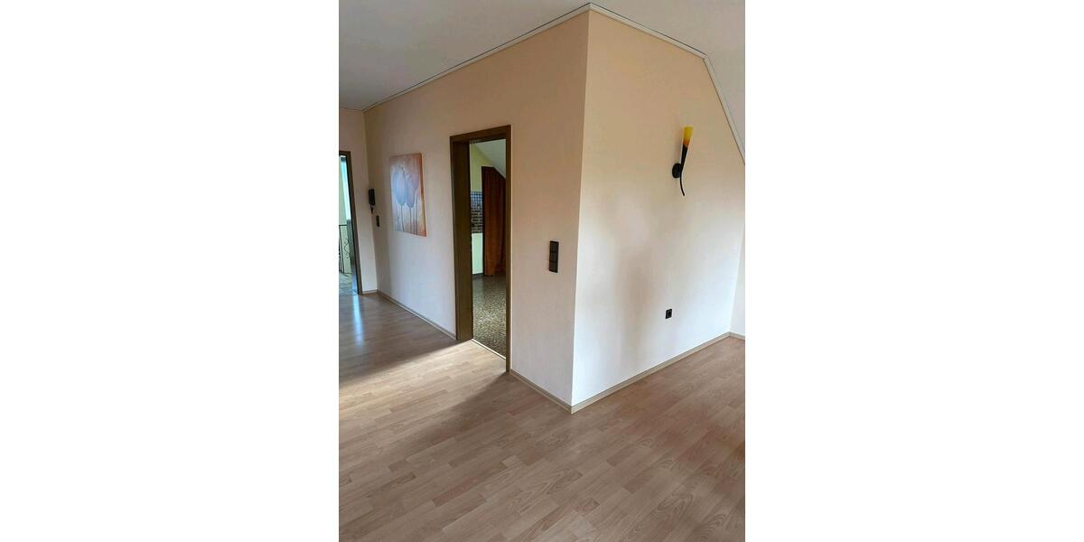 Dachgeschoßwohnung Vellmar - 3 Zimmer, 89 m&sup2;, 1.100&euro; | Angebot:26701993