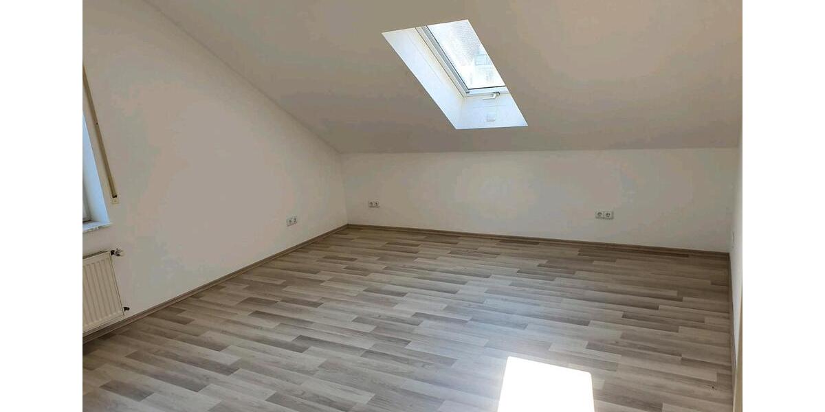 Dachgeschoßwohnung Burghaun - 3 Zimmer, 104 m&sup2;, 850&euro; | Angebot:24681973