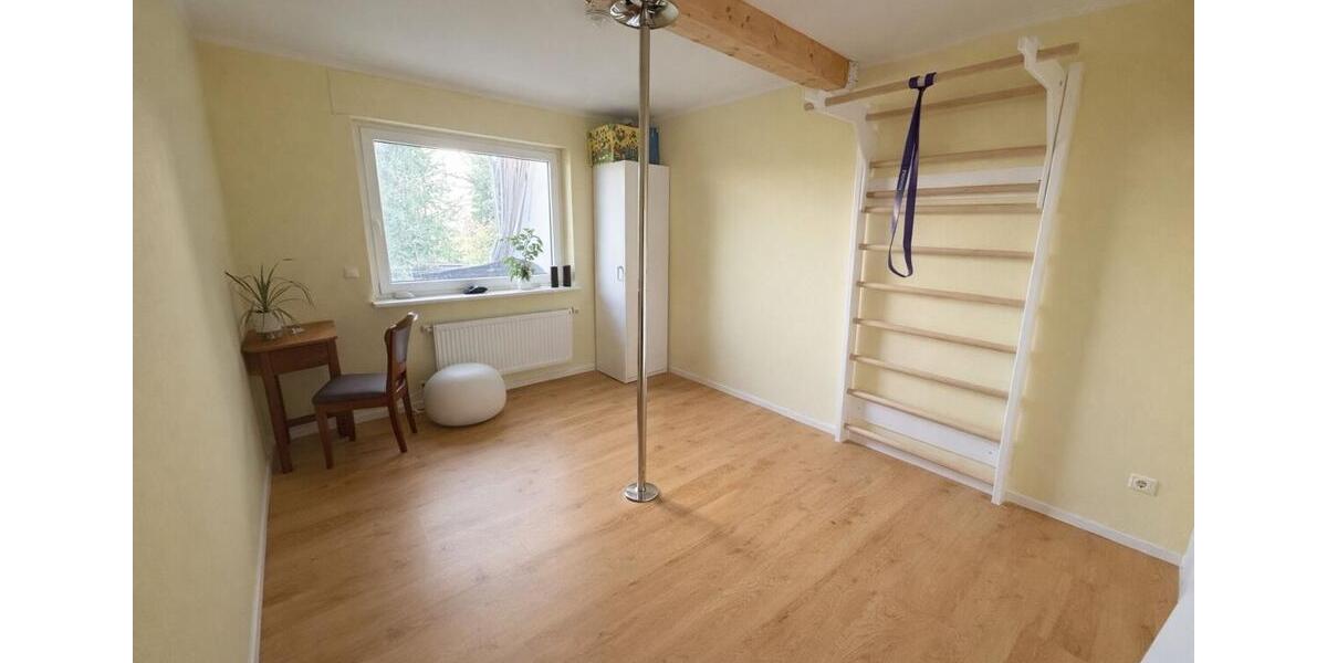 Dachgeschoßwohnung Hiddenhausen - 4 Zimmer, 135 m&sup2;, 1.290&euro; | Angebot:24658754