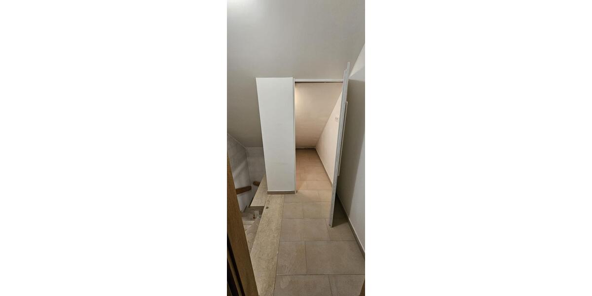 Dachgeschoßwohnung Pommelsbrunn - 3 Zimmer, 90 m&sup2;, 850&euro; | Angebot:24980464