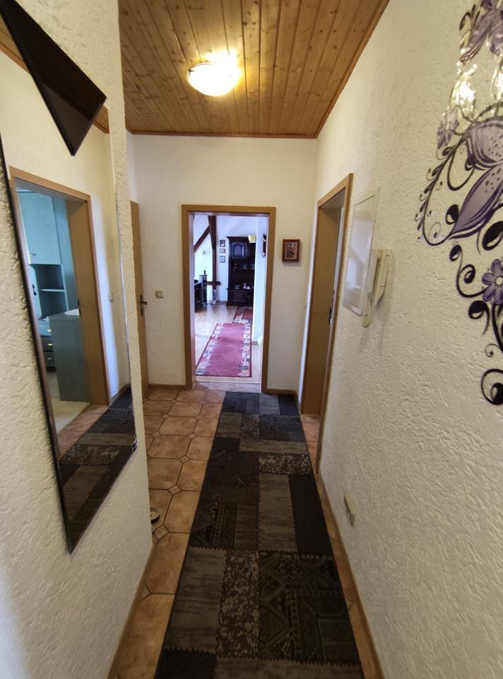 L34W4 - Tolle 3-Zimmer - DG-Wohnung in Vierfamilienhaus, Balkon, Gartennutzung zimmer