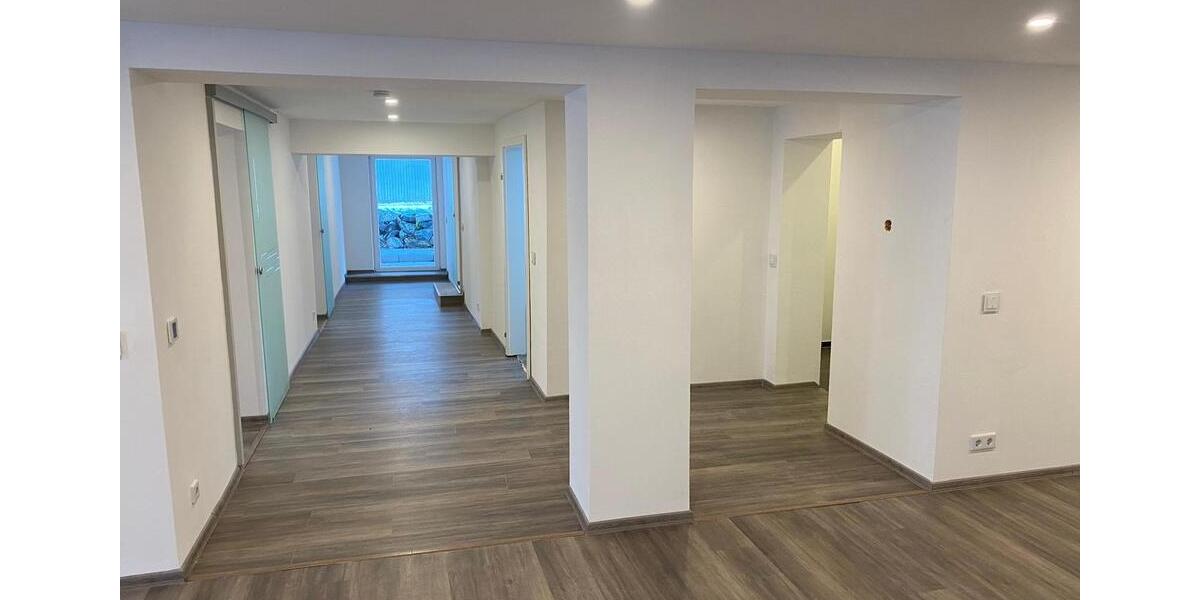 Moderne Erdgeschosswohnung mit großem Garten, Terrasse, Smarthome 4 zimmer