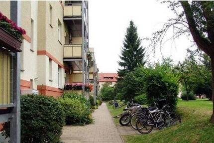 Deine eigene DG-Wohnung mit Balkon in ruhiger Lage
