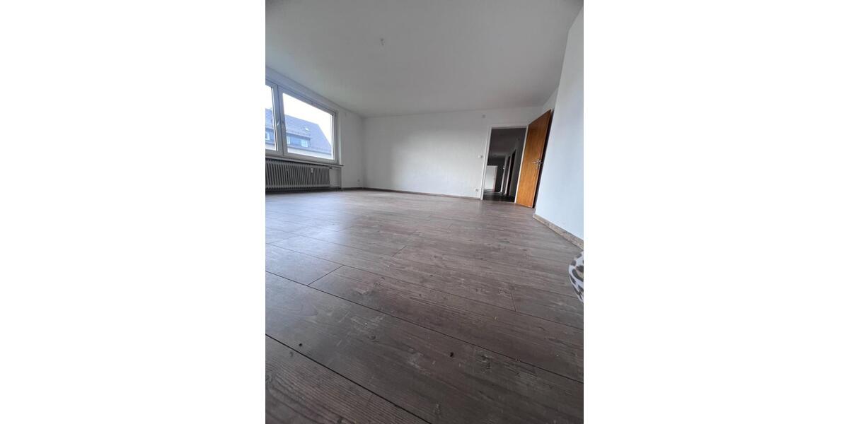 Etagenwohnung Siegen - 5 Zimmer, 111 m&sup2;, 1.150&euro; | Angebot:24752166