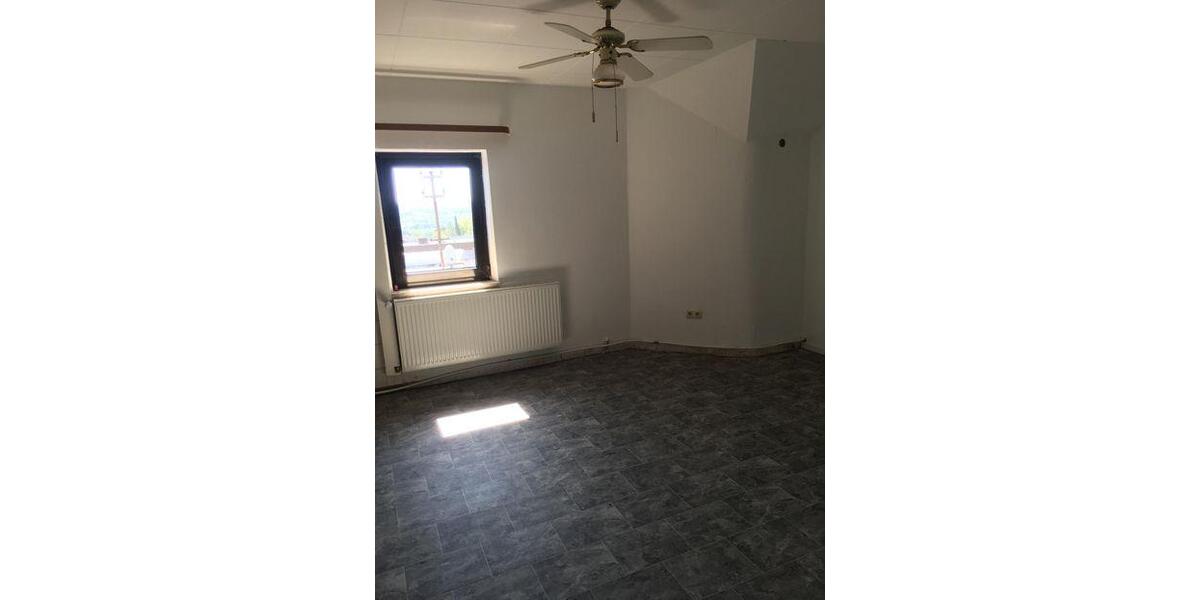 Dachgeschoßwohnung Saarbrücken West - 3 Zimmer, 85 m&sup2;, 590&euro; | Angebot:26365844