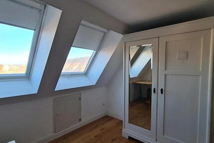 Helles Dachgeschoss Zimmer in 7er WG bei Freiburg 1 zimmer