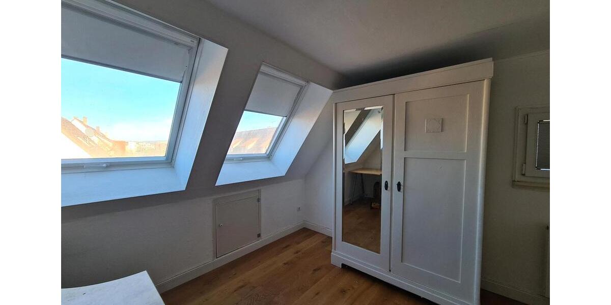 Helles Dachgeschoss Zimmer in 7er WG bei Freiburg 1 zimmer