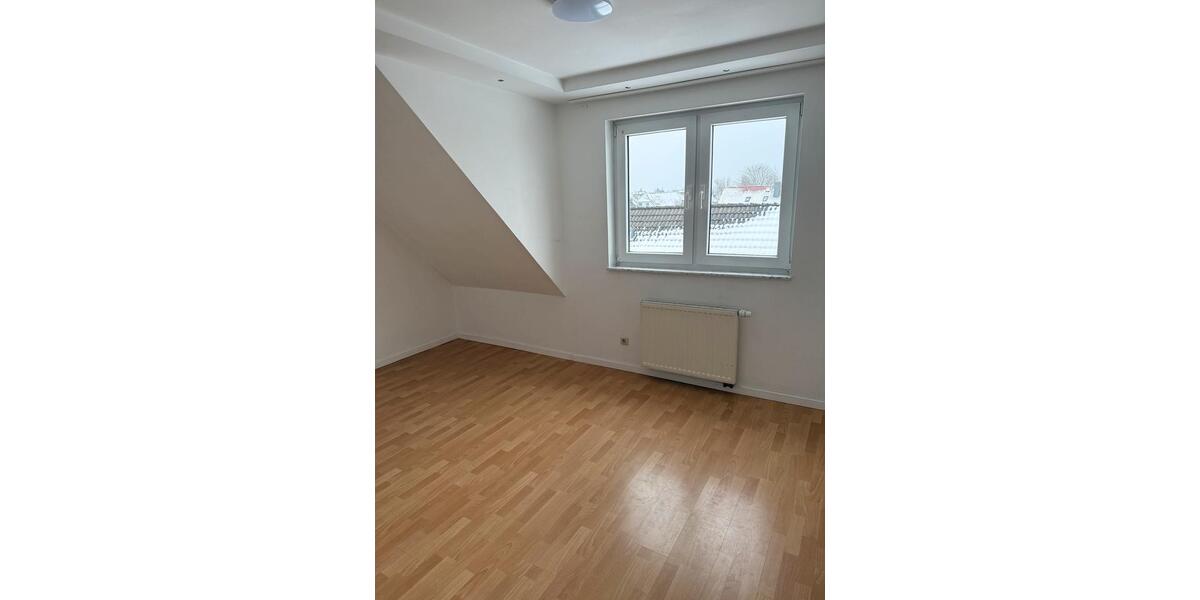 Etagenwohnung Bergen - 5 Zimmer, 103 m&sup2;, 1.020&euro; | Angebot:24766382