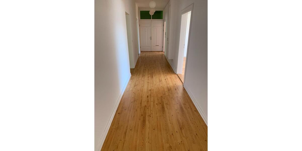 Dachgeschoßwohnung Kiel - 4 Zimmer, 127 m&sup2;, 1.590&euro; | Angebot:25831332