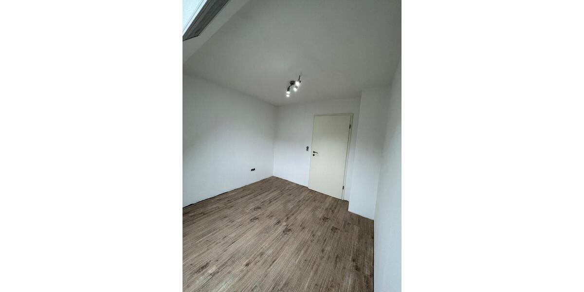 Dachgeschoßwohnung Dentlein am Forst - 3.5 Zimmer, 71 m&sup2;, 800&euro; | Angebot:25395573
