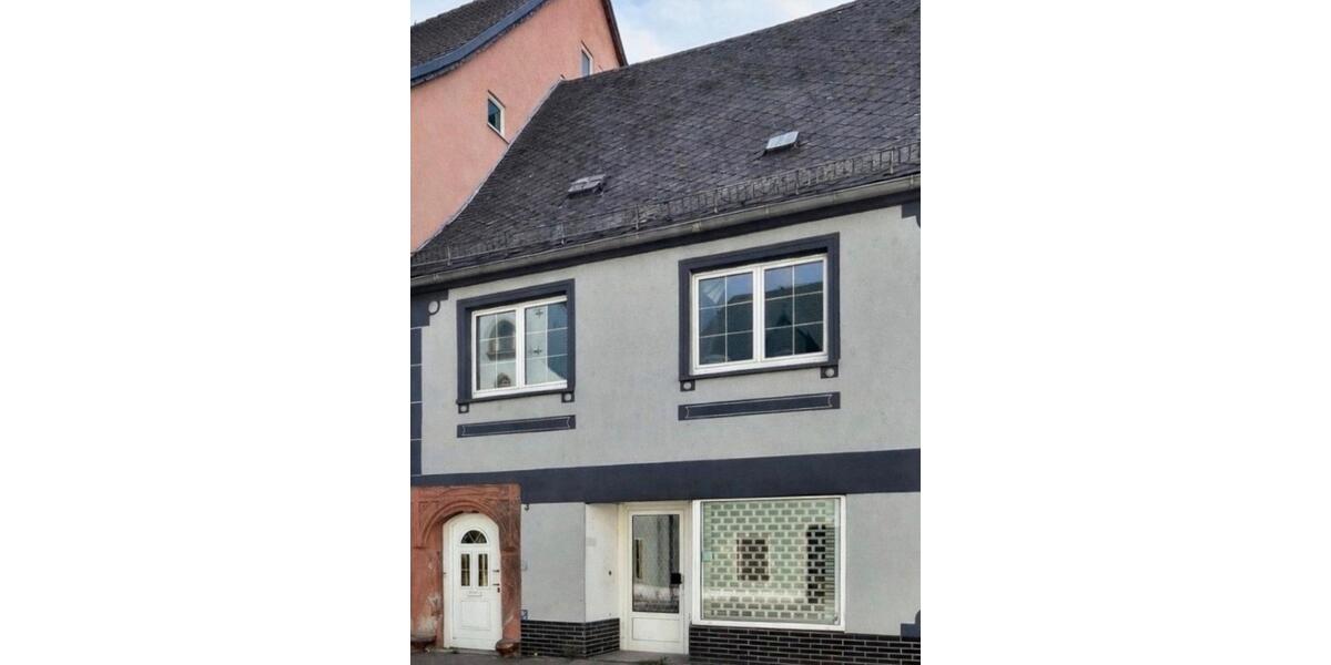 Etagenwohnung Roßwein - 7 Zimmer, 160 m&sup2;, 900&euro; | Angebot:26446785