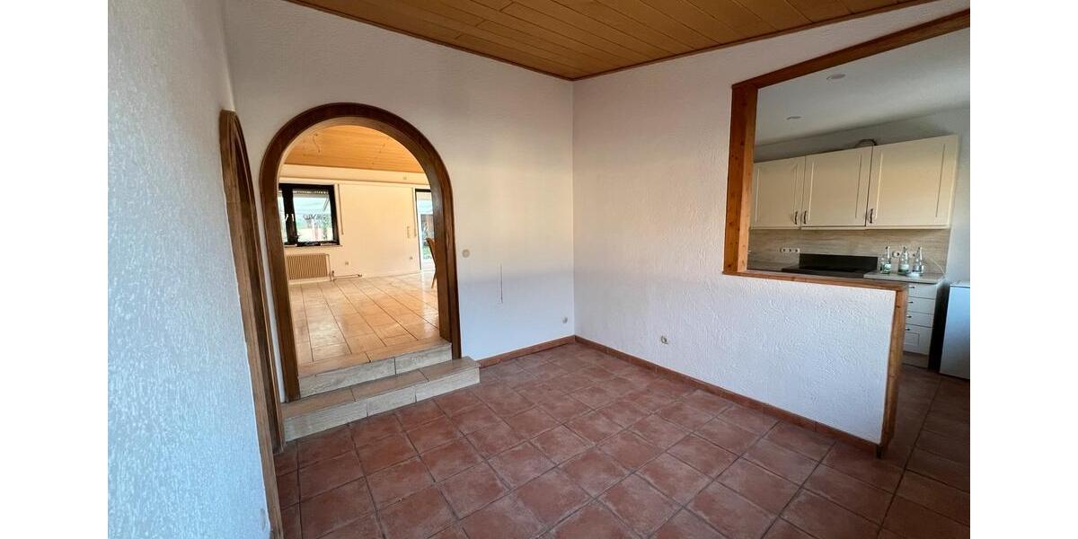 Einfamilienhaus Wiesenthau - 6 Zimmer, 180 m&sup2;, 1.600&euro; | Angebot:25859620