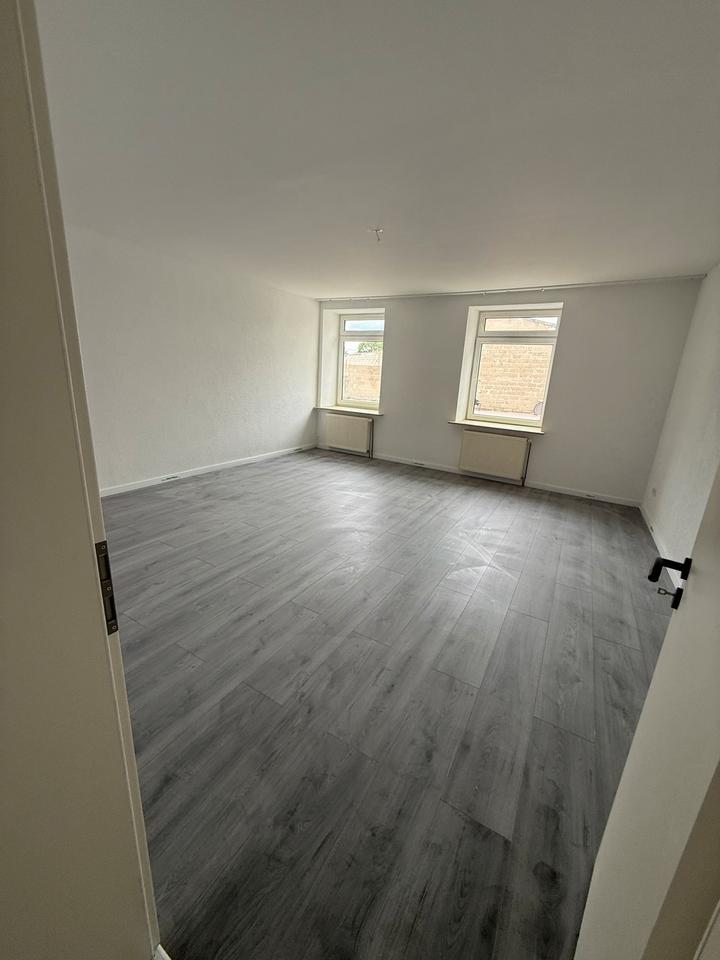 Schöne helle Wohnung in Worms - Rheindürkheim zu vermieten.