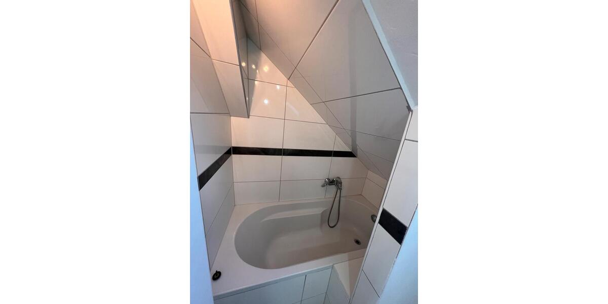 Dachgeschoßwohnung Frankfurt am Main Unterliederbach - 2 Zimmer, 60 m&sup2;, 1.125&euro; | Angebot:24838359