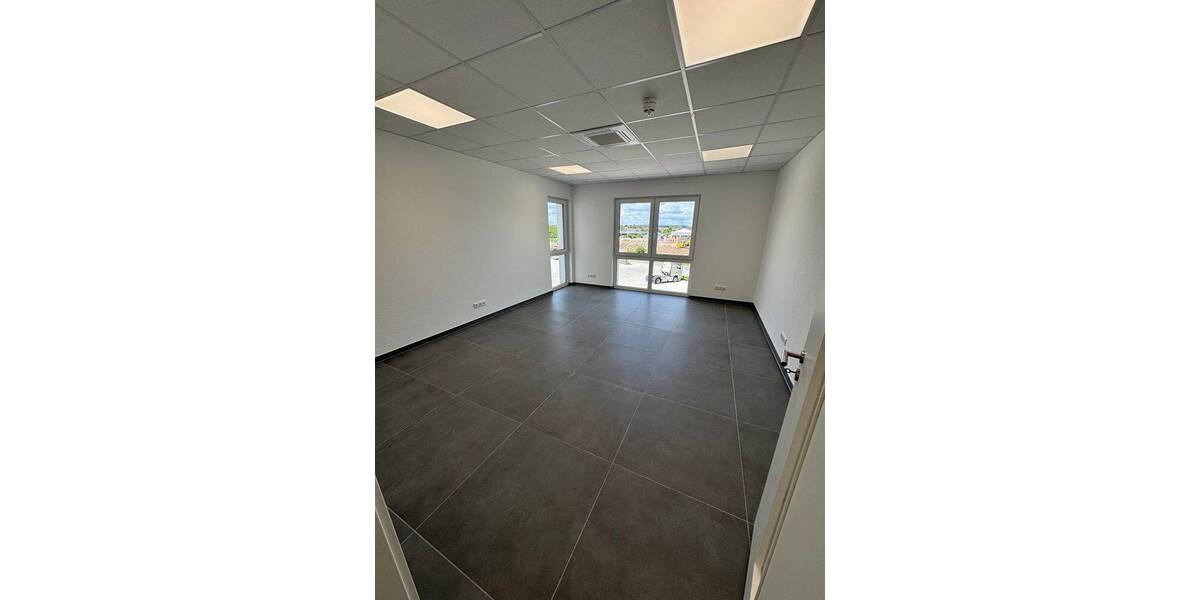 Gewerbeobjekt Lindhorst - 5 Zimmer, 207 m&sup2;, 2.200&euro; | Angebot:23516415