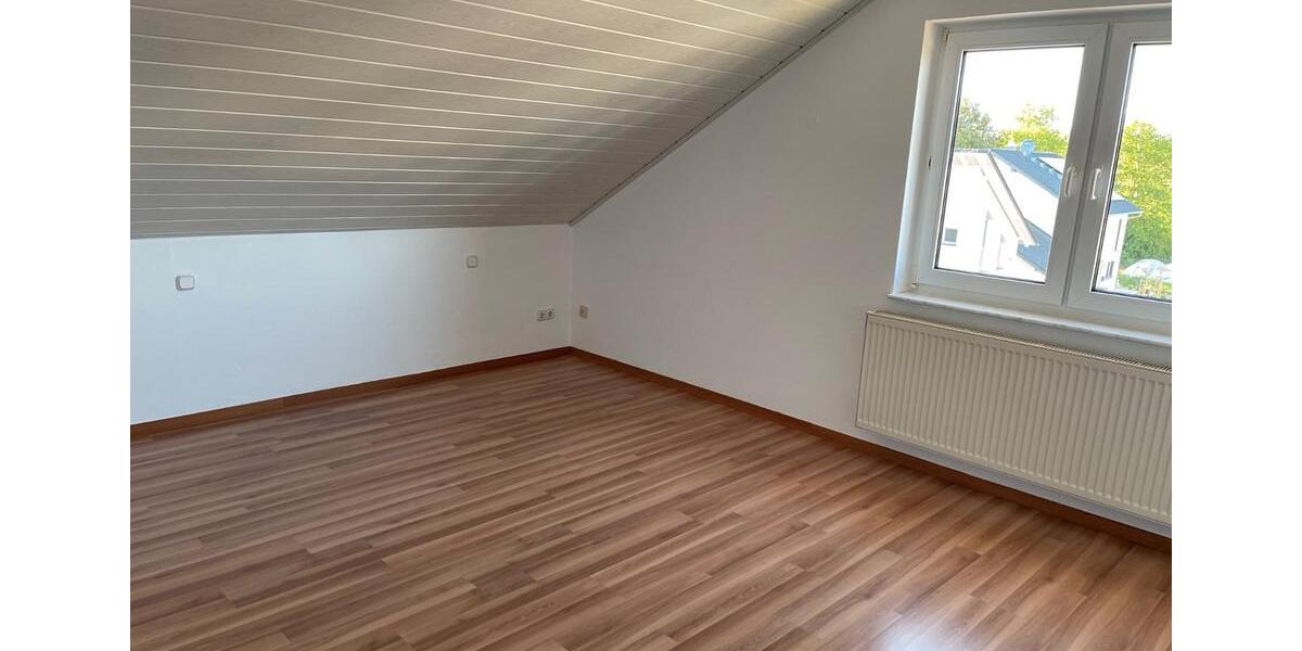 Dachgeschoßwohnung Hungen - 4 Zimmer, 108 m&sup2;, 780&euro; | Angebot:26634051