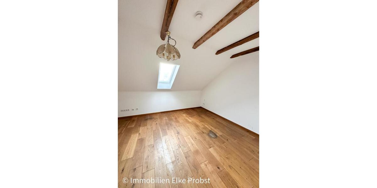 Dachgeschoßwohnung Cham - 4 Zimmer, 86 m&sup2;, 850&euro; | Angebot:25963116