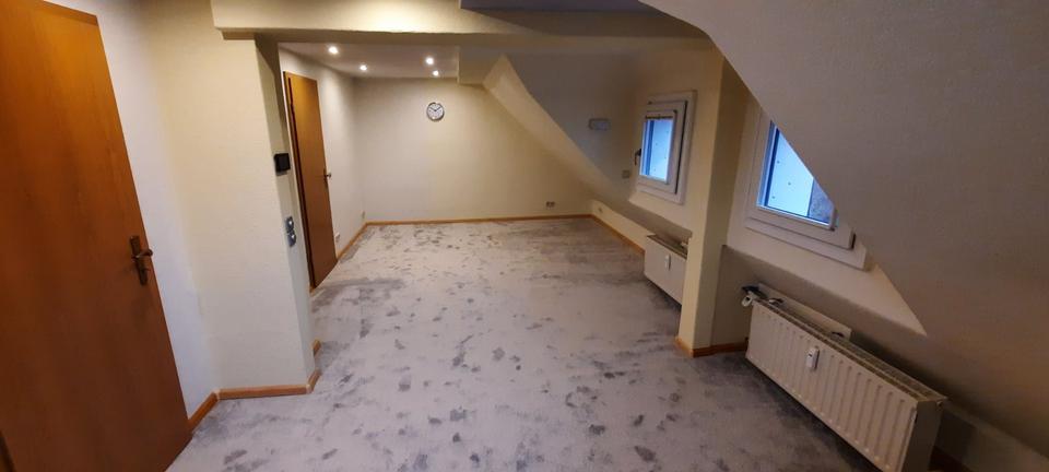 Dachgeschoßwohnung Iserlohn Sümmern - 2 Zimmer, 30 m&sup2;, 220&euro; | Angebot:25100432