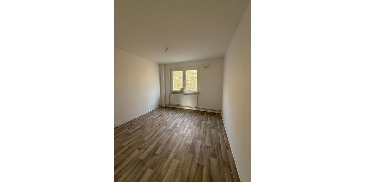 Etagenwohnung Burg Stargard - 3 Zimmer, 69 m&sup2;, 412&euro; | Angebot:22742423