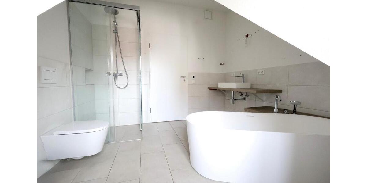 Dachgeschoßwohnung Ingolstadt - 2 Zimmer, 85 m&sup2;, 1.231&euro; | Angebot:24810953