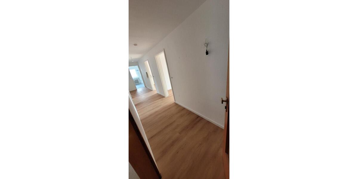 Dachgeschoßwohnung Walzbachtal - 4 Zimmer, 81 m&sup2;, 950&euro; | Angebot:25231301