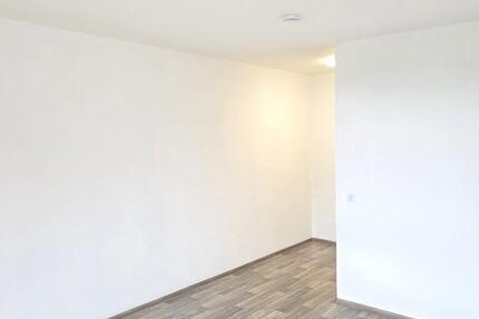 Frisch renoviert - 1 Zi * ab sofort *25m2 zimmer