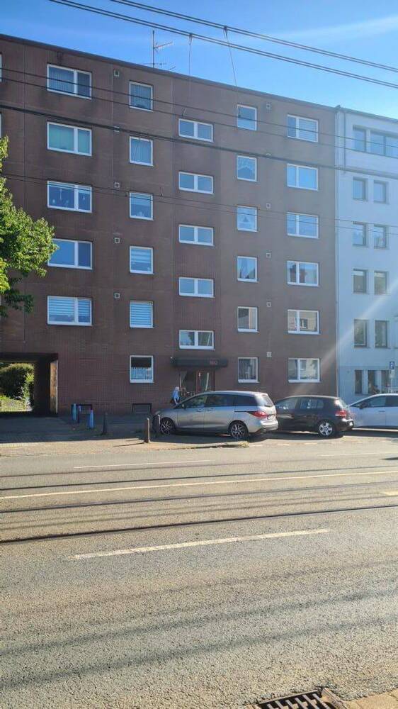 neubauähnlicher Zustand: sehr gut aufgeteilte 3,5 Zi. Wohnung mit Balkon und Aufzug
