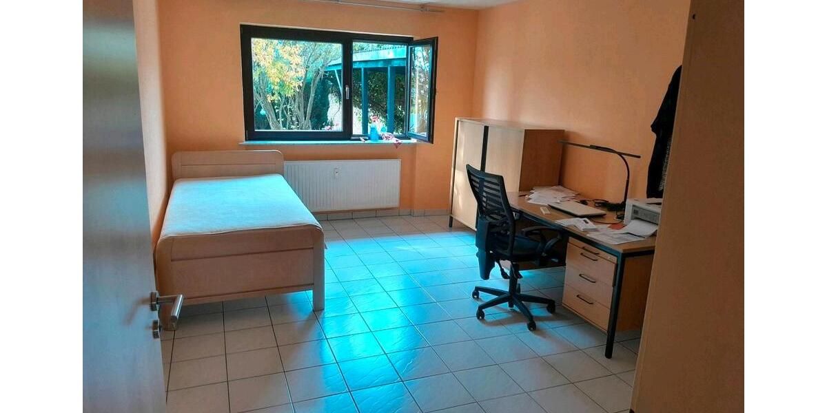 Etagenwohnung Rosbach vor der Höhe - 1 Zimmer, 100 m&sup2;, 600&euro; | Angebot:26491635