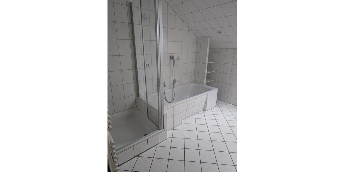 Dachgeschoßwohnung Delligsen - 3 Zimmer, 88 m&sup2;, 440&euro; | Angebot:26537974