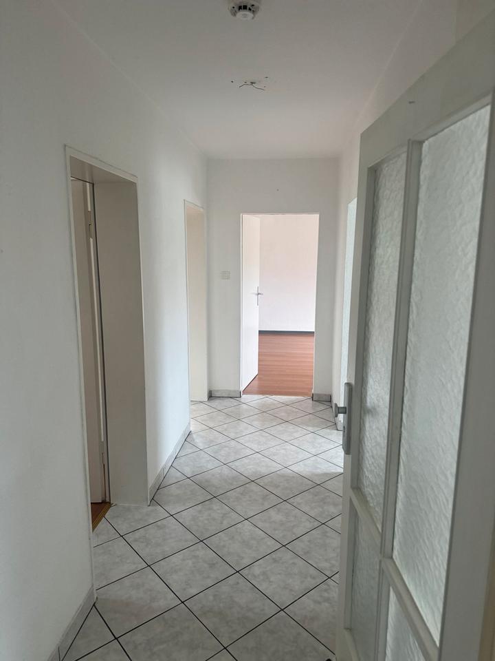 3 ZKB Wohnung 80qm BalkonStellplatzKeller