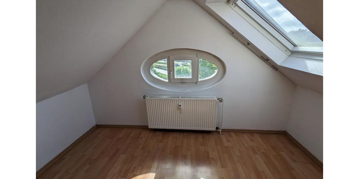 Dachgeschoßwohnung Bielefeld - 3.5 Zimmer, 100 m&sup2;, 850&euro; | Angebot:25903083