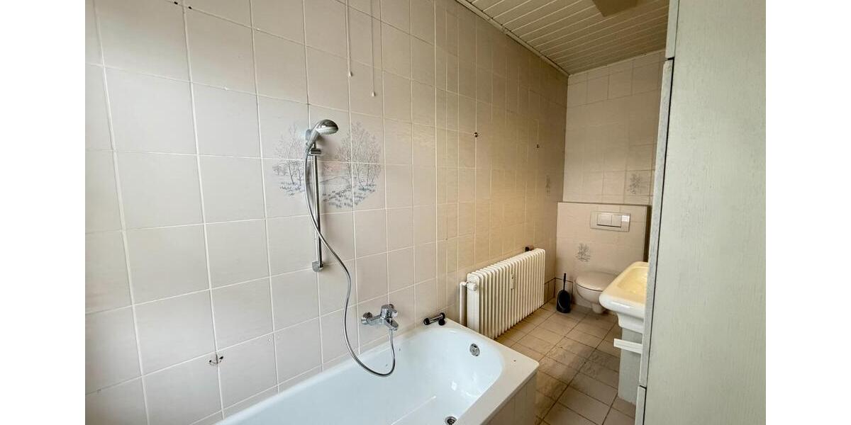 Etagenwohnung Hiddenhausen - 4 Zimmer, 154 m&sup2;, 1.000&euro; | Angebot:24712172