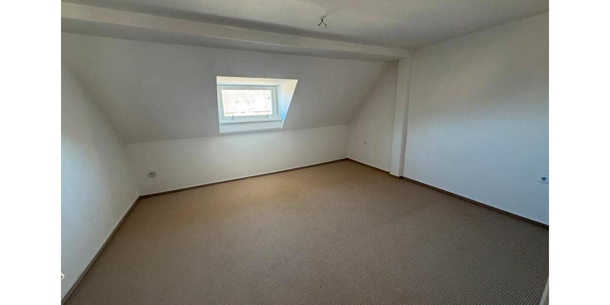 NACHMIETER für Zentrale Dachgeschoss Wohnung in Mürwik 4 zimmer