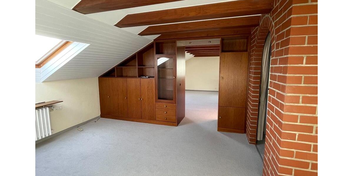 Dachgeschoßwohnung Ochsenfurt - 2.5 Zimmer, 75 m&sup2;, 700&euro; | Angebot:25756846