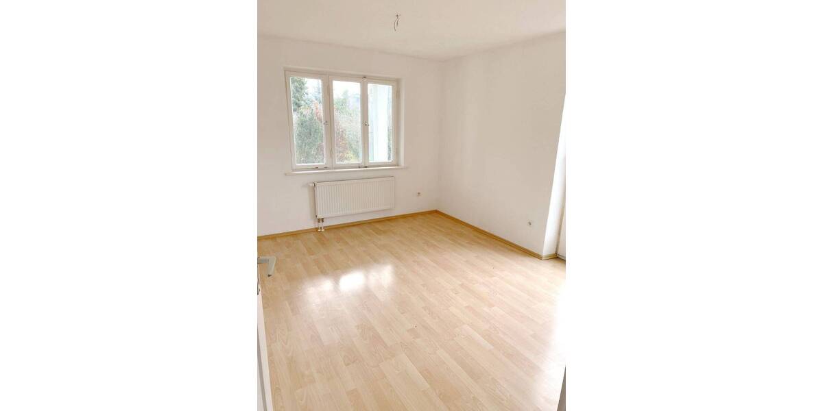 Etagenwohnung Stuttgart Vaihingen - 3 Zimmer, 90 m&sup2;, 1.400&euro; | Angebot:26093792