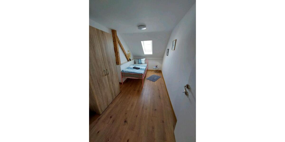 Wohnen auf Zeit Crimmitschau - 3 Zimmer, 80 m&sup2;, 18&euro; | Angebot:22202385