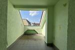 Unrenovierte Dachgeschosswohnung mit 5 Zimmern und Terrasse 5 zimmer