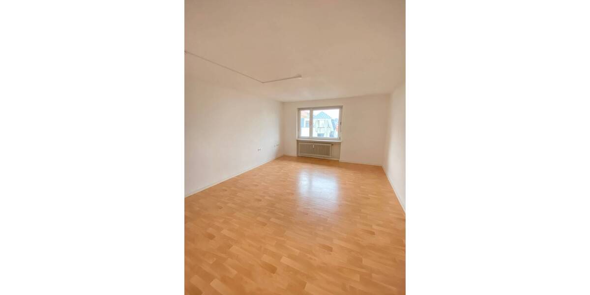 Etagenwohnung Saarbrücken St Johann - 3 Zimmer, 100 m&sup2;, 800&euro; | Angebot:26420001