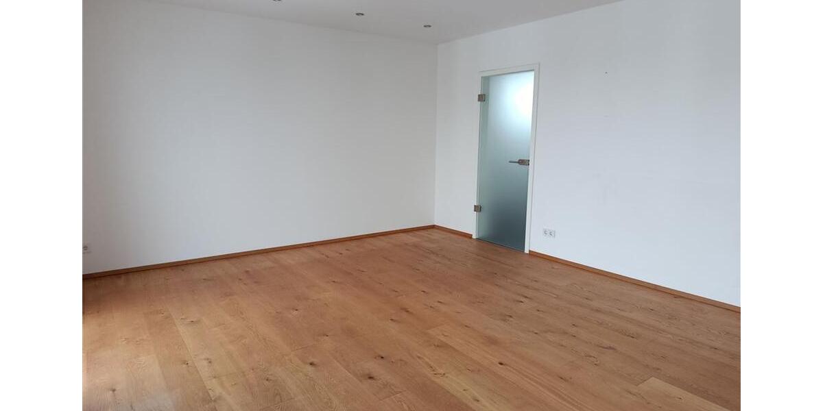 Etagenwohnung Zwenkau - 3 Zimmer, 108 m&sup2;, 1.500&euro; | Angebot:24731217