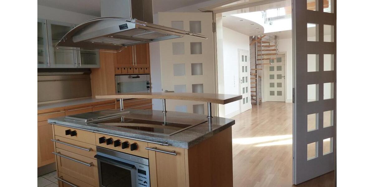 Dachgeschoßwohnung Schweinfurt Gartenstadt - 5 Zimmer, 242 m&sup2;, 1.800&euro; | Angebot:24700940